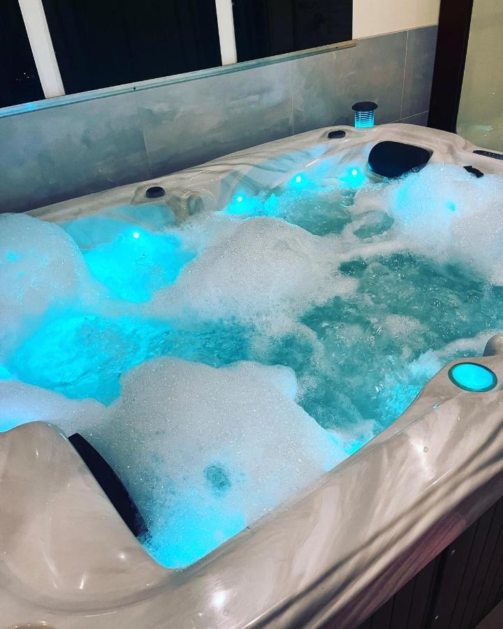 Spabyelleetlui Spa Rouge Ou Bleu Мускрон Екстер'єр фото